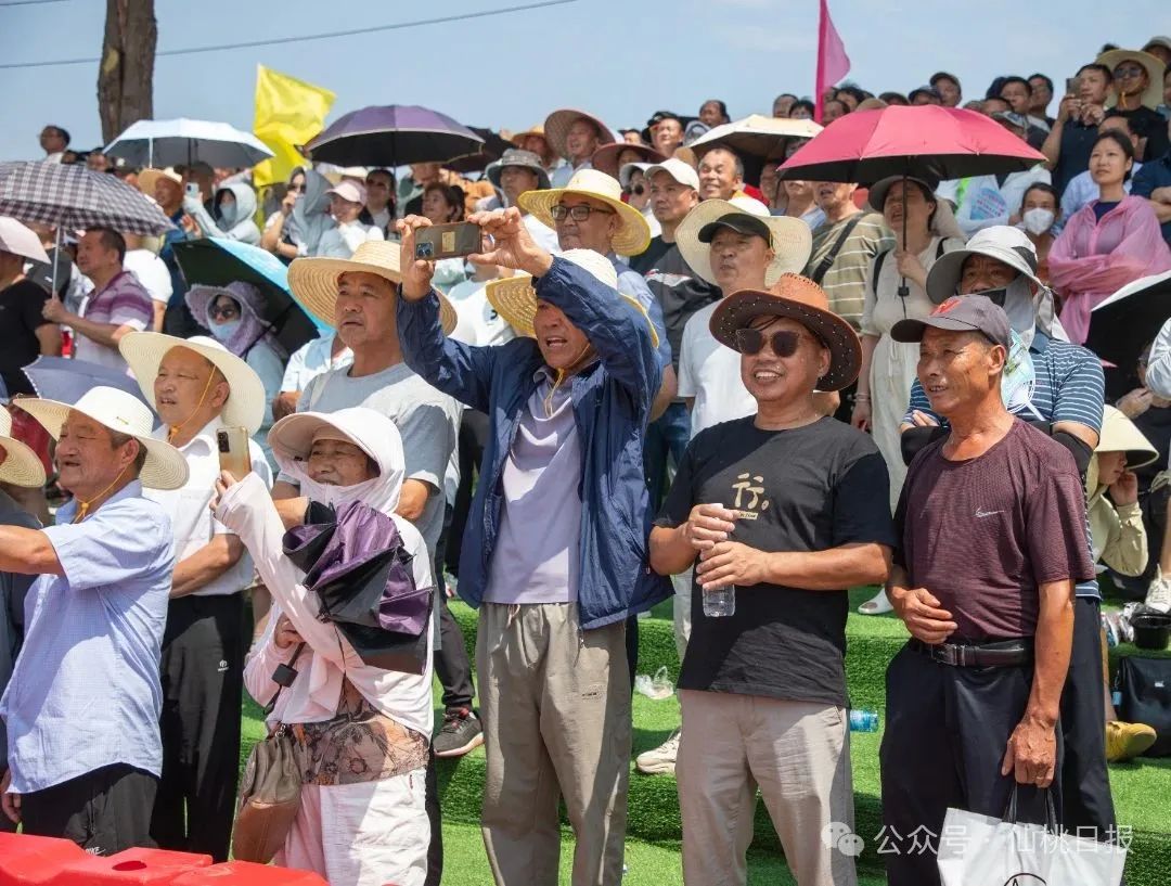 在仙桃，有一种尽孝方式，叫带着长辈去看船