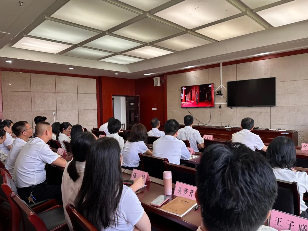 激动！振奋！仙桃干部群众积极观看阅兵盛况